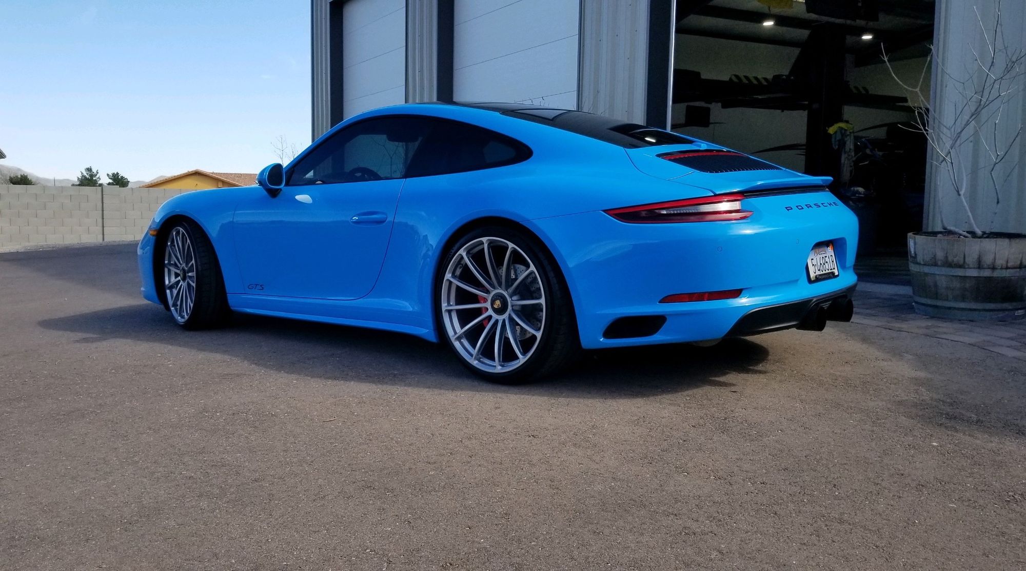 Riviera Blue Porsche 911 GTS on One Piece Monoblock