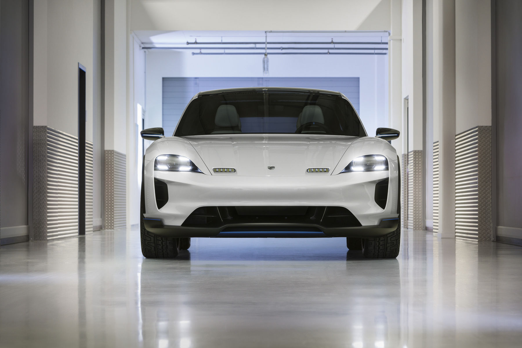  Porsche  | Mission E Cross Turismo - Exterior Front View