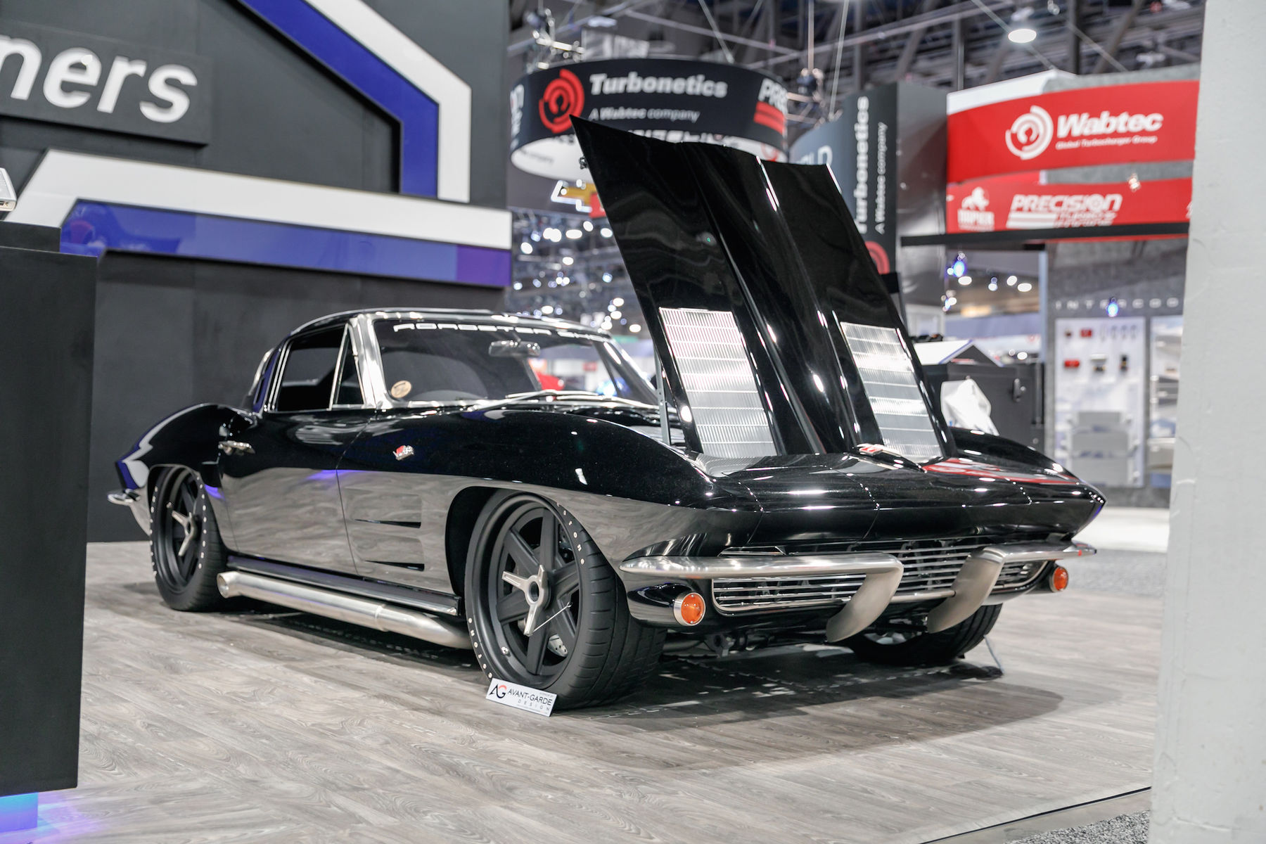 1963 Chevrolet Corvette Stingray | Mark See's 1963 Corvette Stingray on Center-Locking Forgeline RS6 Wheels