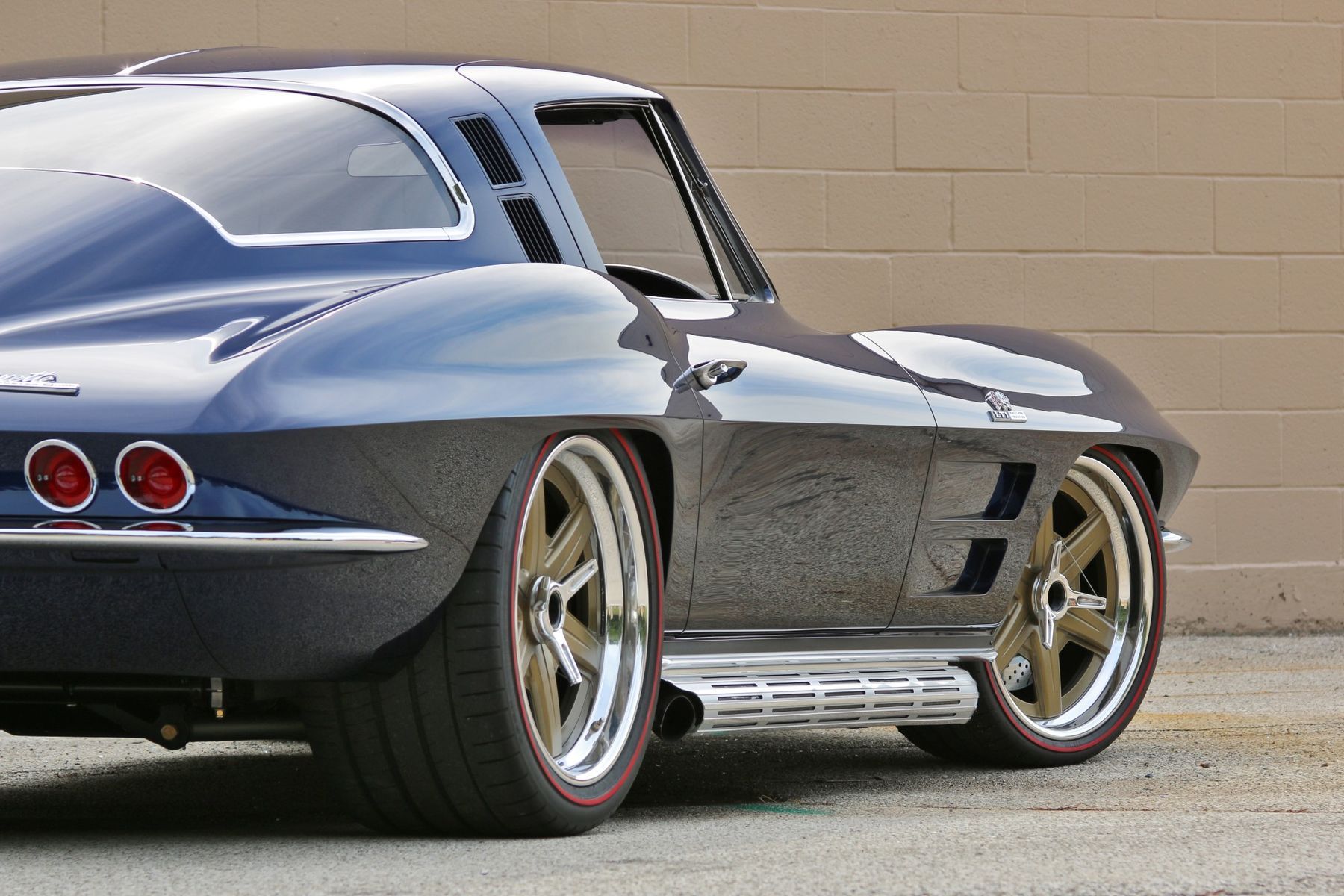 1964 Chevrolet Corvette Stingray | Barry B's Roadster Shop '64 Corvette Stingray on Center Locking Forgeline RS6 Wheels