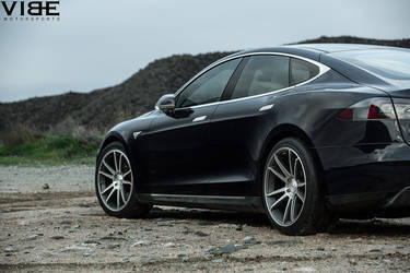 Tesla Model S P85D on 20" Concavo Wheels - Quarter Panel Shot