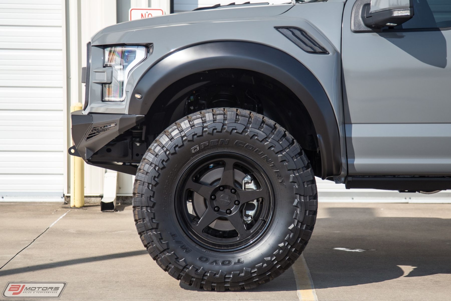 2017 Ford Raptor | BJ Motors’ Signature Series Ford Raptor on Forgeline FF3-Truck Wheels