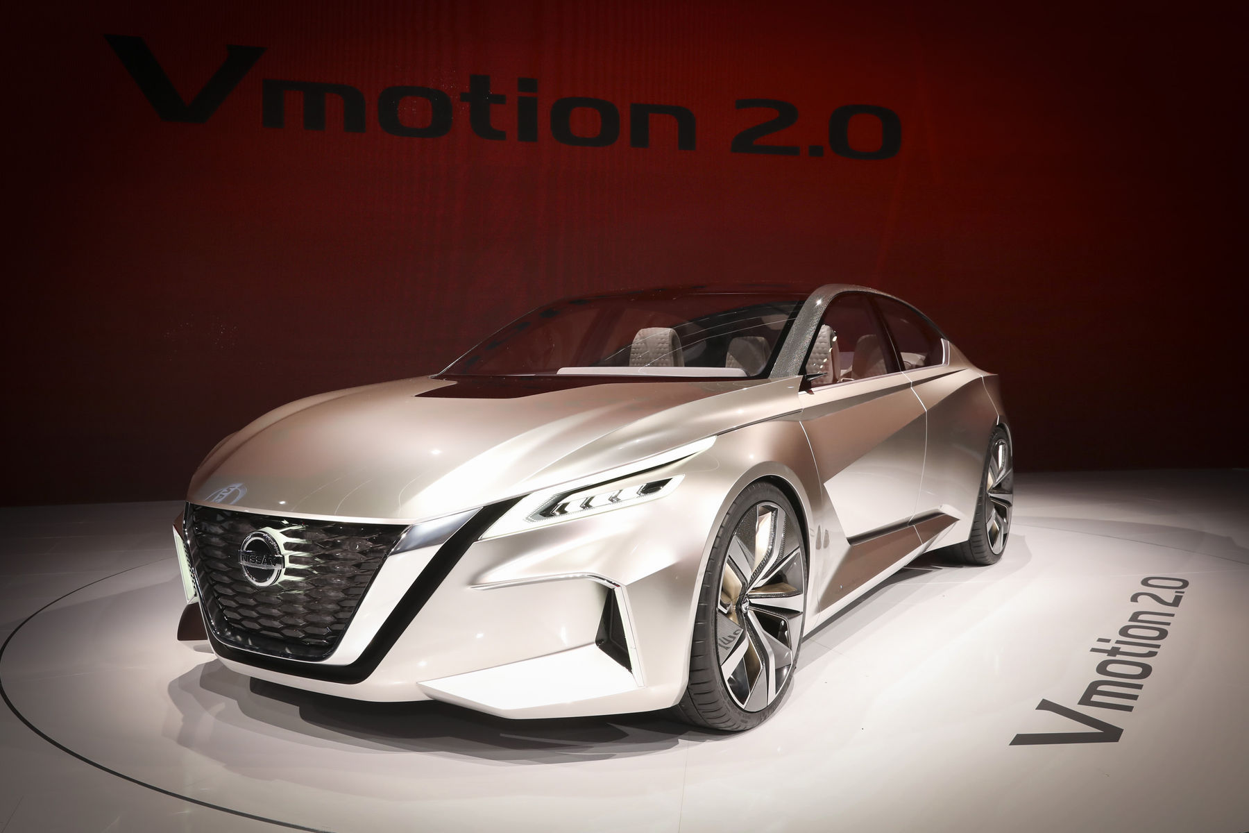  Nissan  | Nissan VMotion 2.0 Concept - Front Angled View