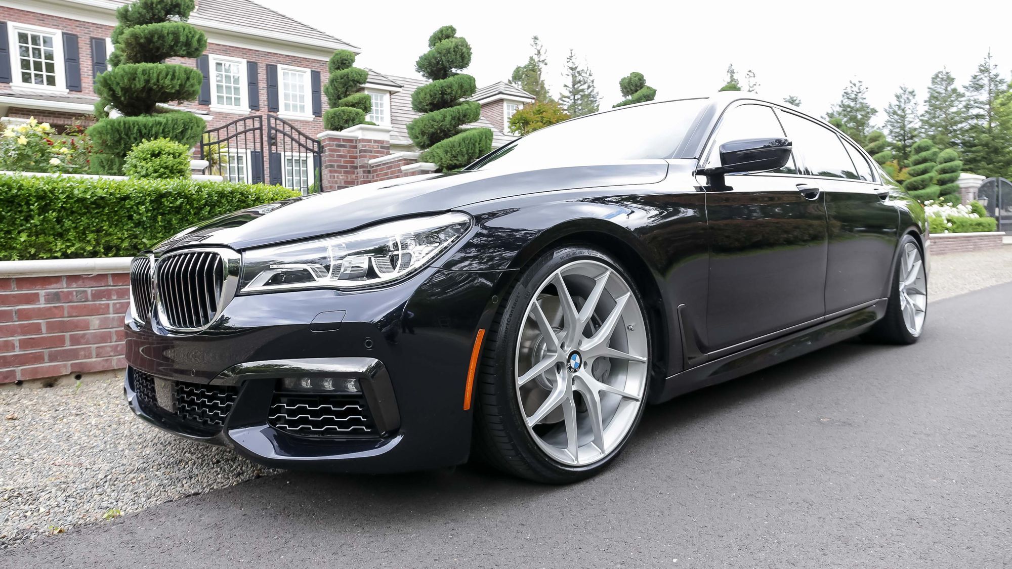 Adam's BMW M760i xDrive on Forgeline One Piece Forged Monoblock VX1 Wheels