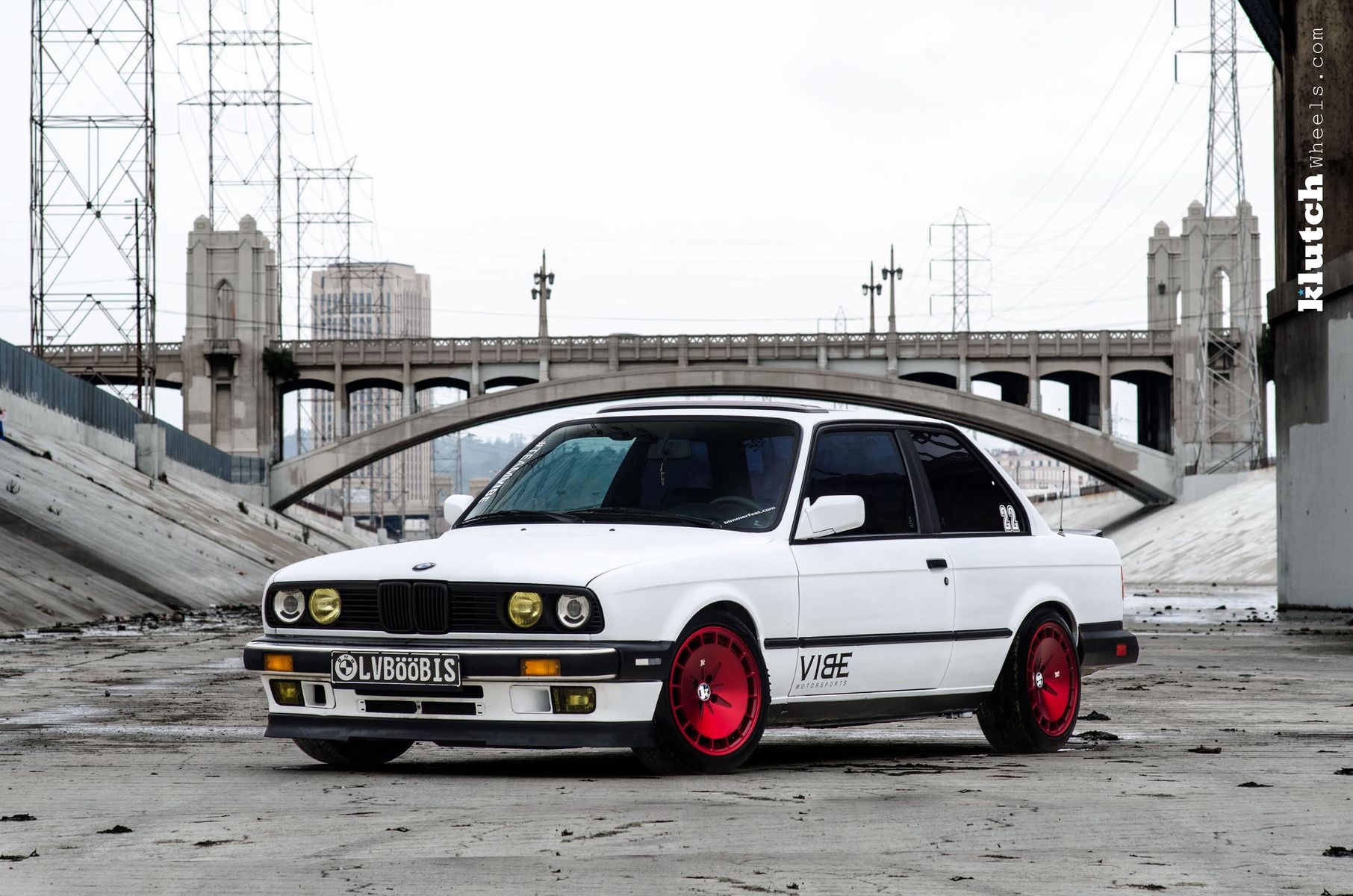 1986 BMW 3 Series | BMW E30 on Klutch KM16 Wheels - E30 Front Shot