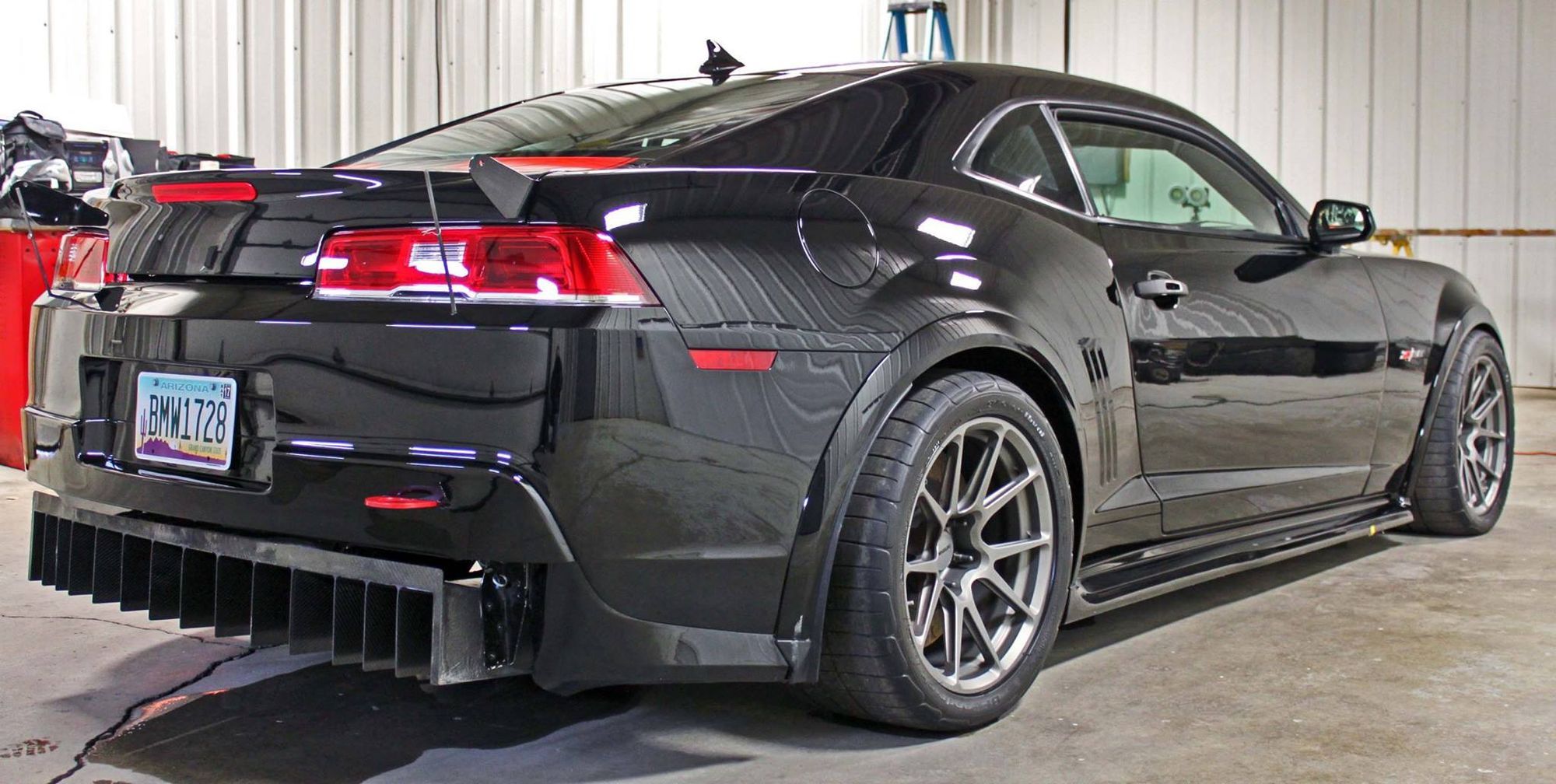 2014 Chevrolet Camaro | Ken Thwaits' Showtime Motorsports Camaro Z/28 on Forgeline One Piece Forged Monoblock GA1R Open Lug Open Lug Cap Edition Wheels
