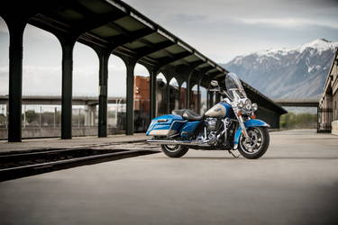 2017 Harley-Davidson FLHR ROAD KING | The Harley Davidson Road King Motorcycle is one the best for tall people