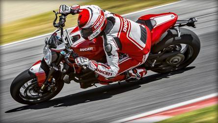2016 Ducati Monster 1200R | Monster 1200 R - Turning