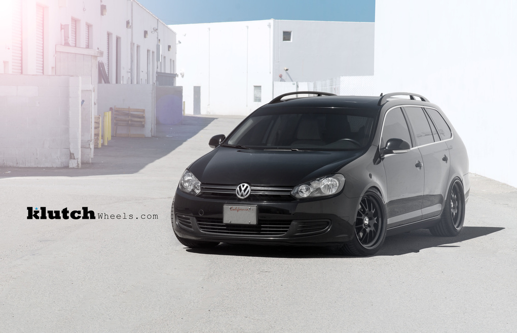 2010 Volkswagen Jetta | '10 VW Jetta Wagon on Klutch SL14's