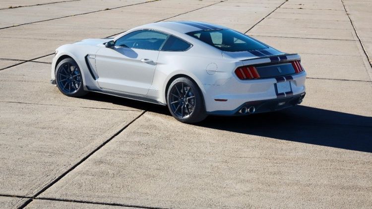 2016 Ford Mustang | 2016 Ford Shelby GT350