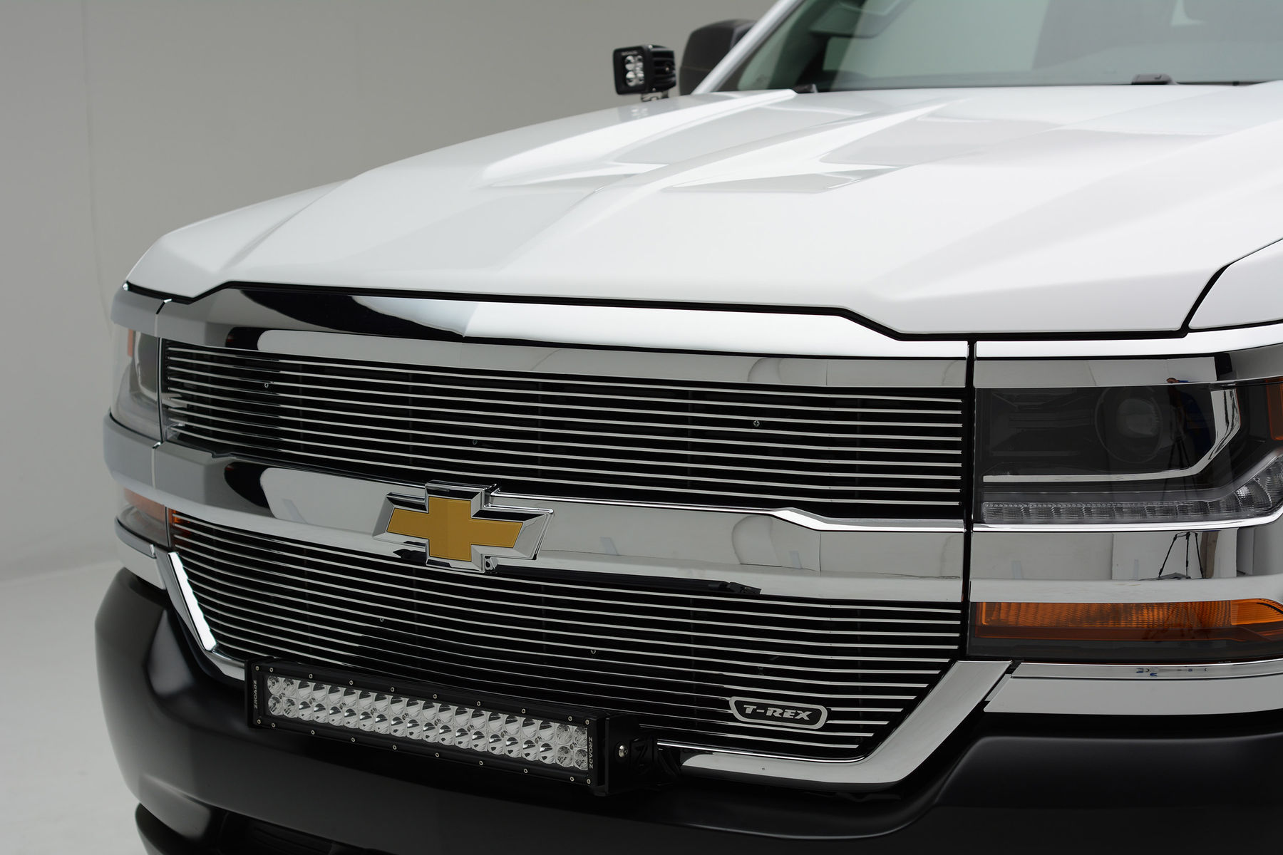 2016 Chevrolet Silverado 1500 | ZROADZ 2016 Chevy Silverado 1500 - Grille Shot and LEDs