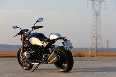 R Nine T
