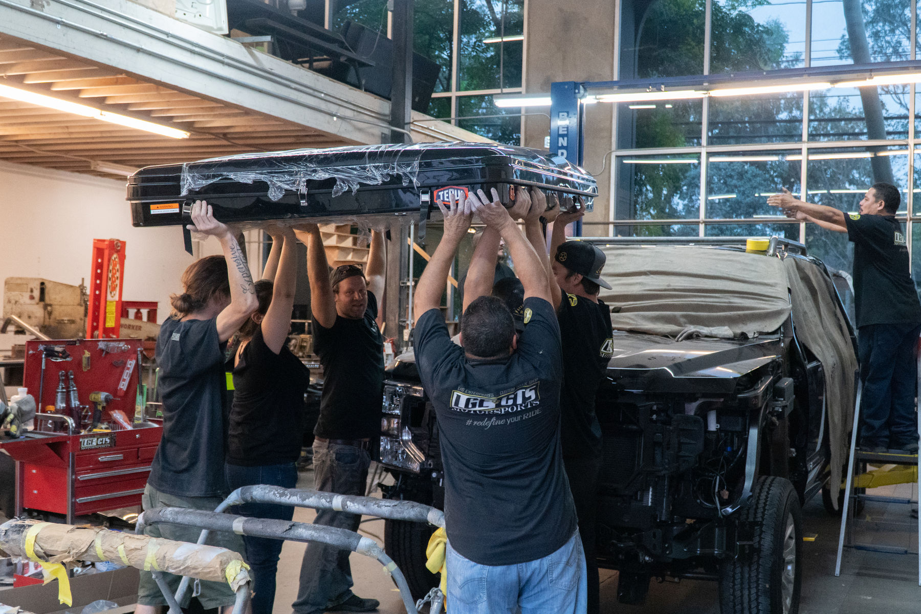 2020 Ford F-250 Super Duty | 2020 Ford F-250 XLT SRW Crew Cab 4x4 “Baja Forged” By LGE-CTS Motorsports - Installing the roof tent