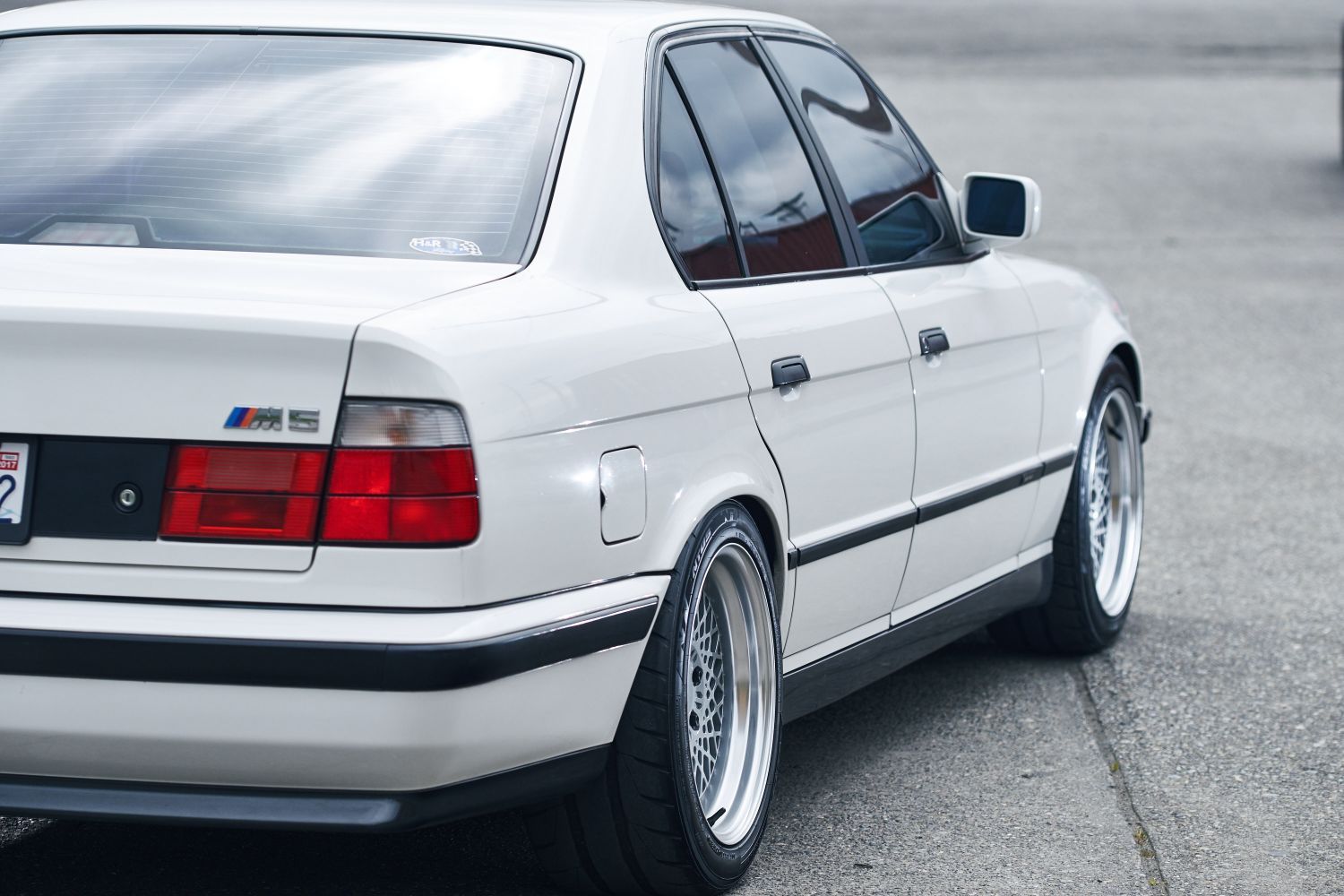 1991 BMW M5 | H&R 1991 BMW M5