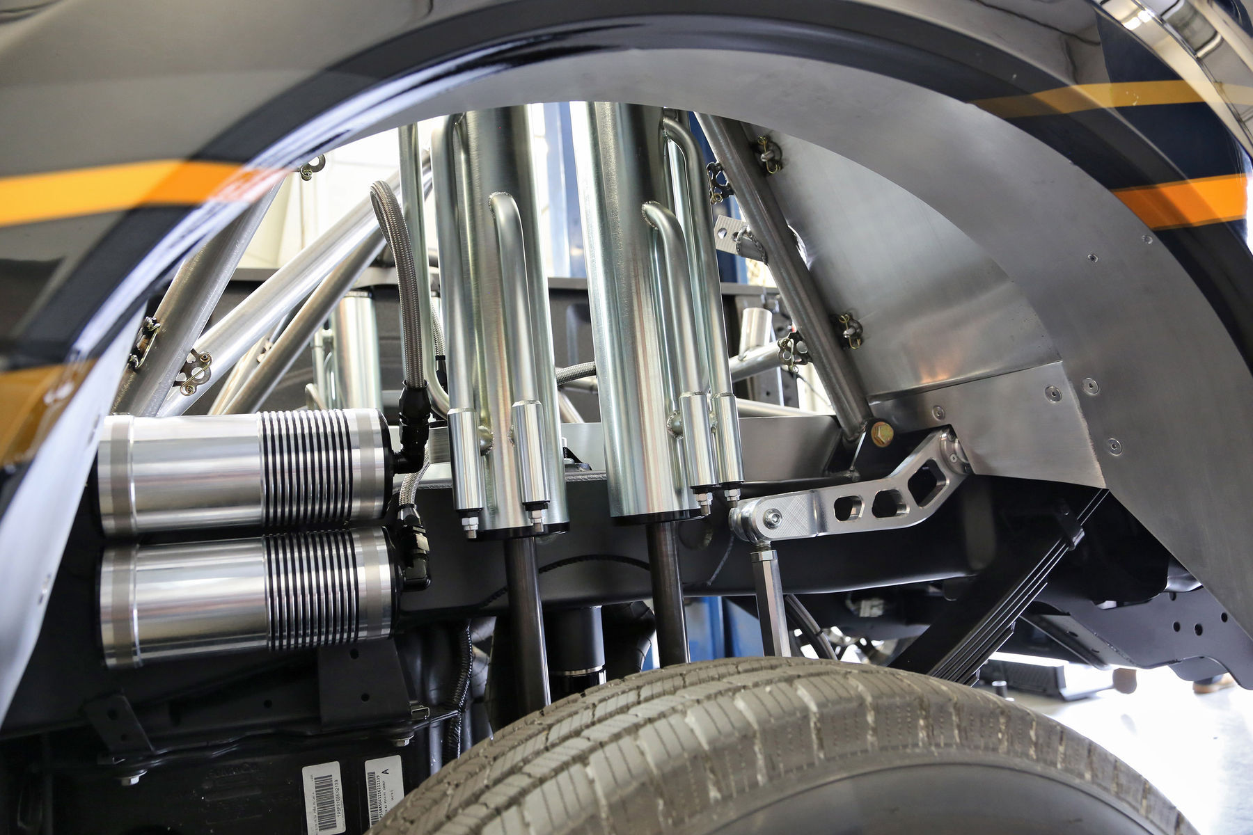 2017 Ford F-250 | 2017 Ford F250 Super Duty 4x4 Lariat Crew Cab “Shockzilla” by Fabtech - Front Bypass shocks