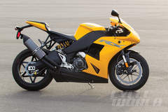 Ducati 1199 Panigale vs. EBR 1190RX – Superbike Comparison Test 