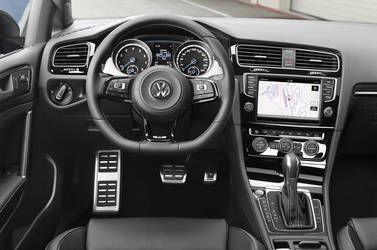 2015 Volkswagen Golf R | The '15 VW Golf R - Interior