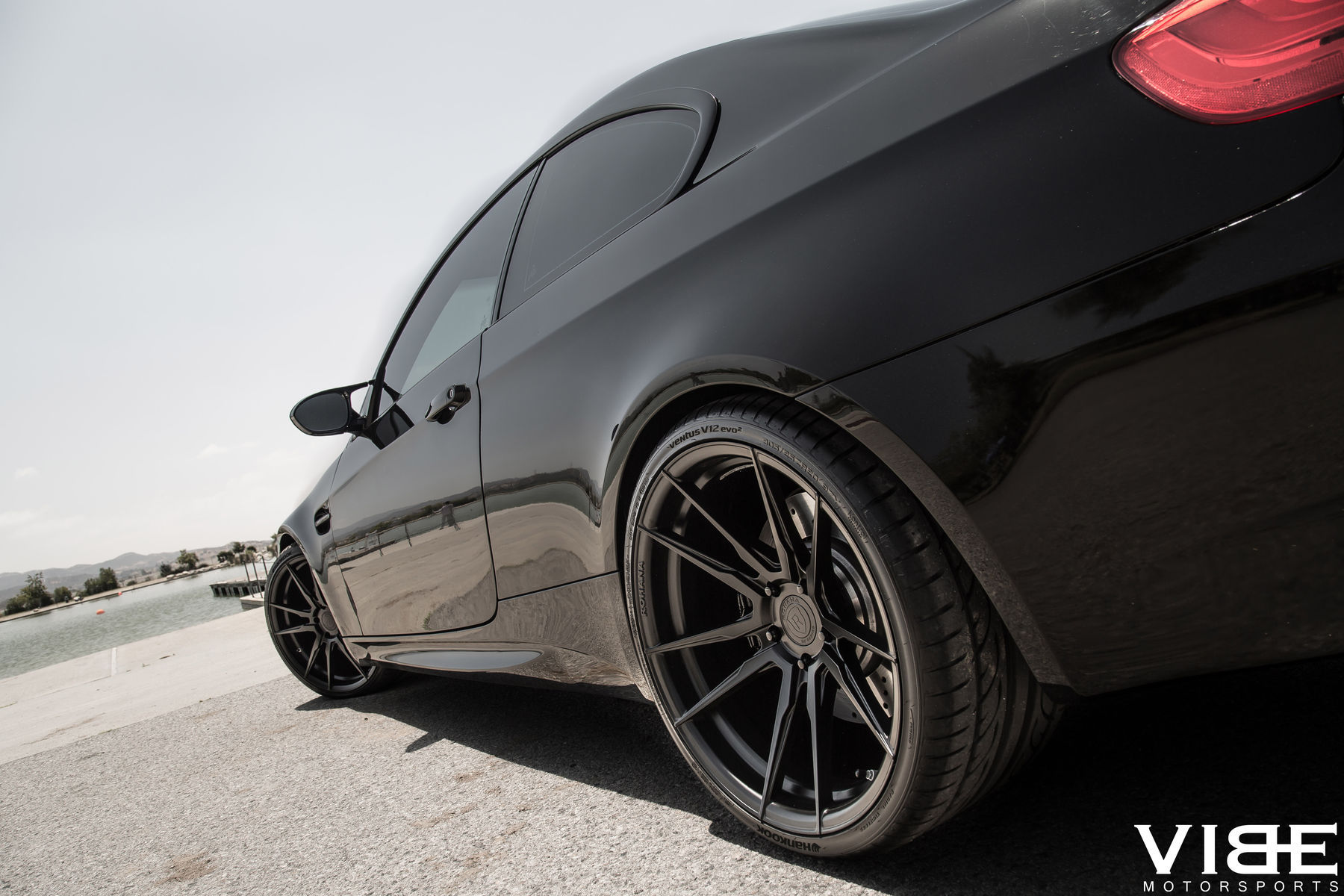 2012 BMW M3 | '12 E92 M3 on Rohana 20's - Low Side Shot