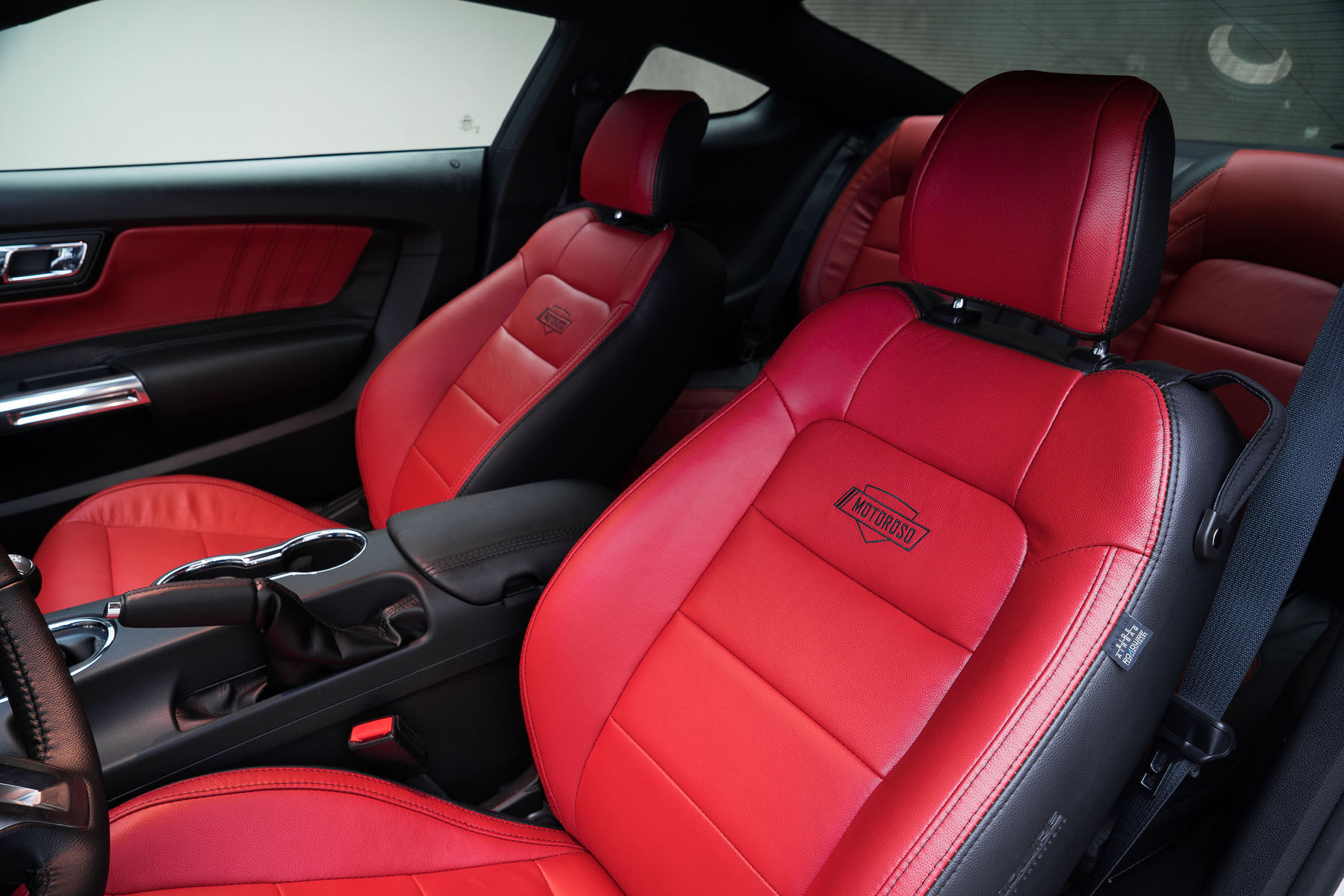 2015 Ford Mustang | 2015 Motoroso Ford Mustang Seat Detail
