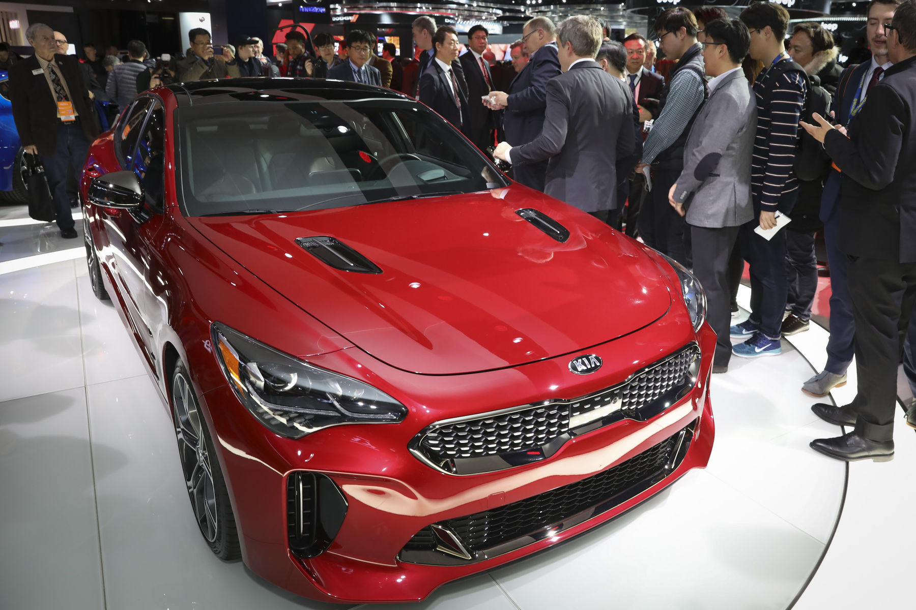 2018 Kia Stinger | 2018 Kia Stinger - Crowd