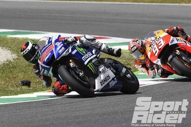 2014   | Lorenzo has a moment with Marquez in pursuit