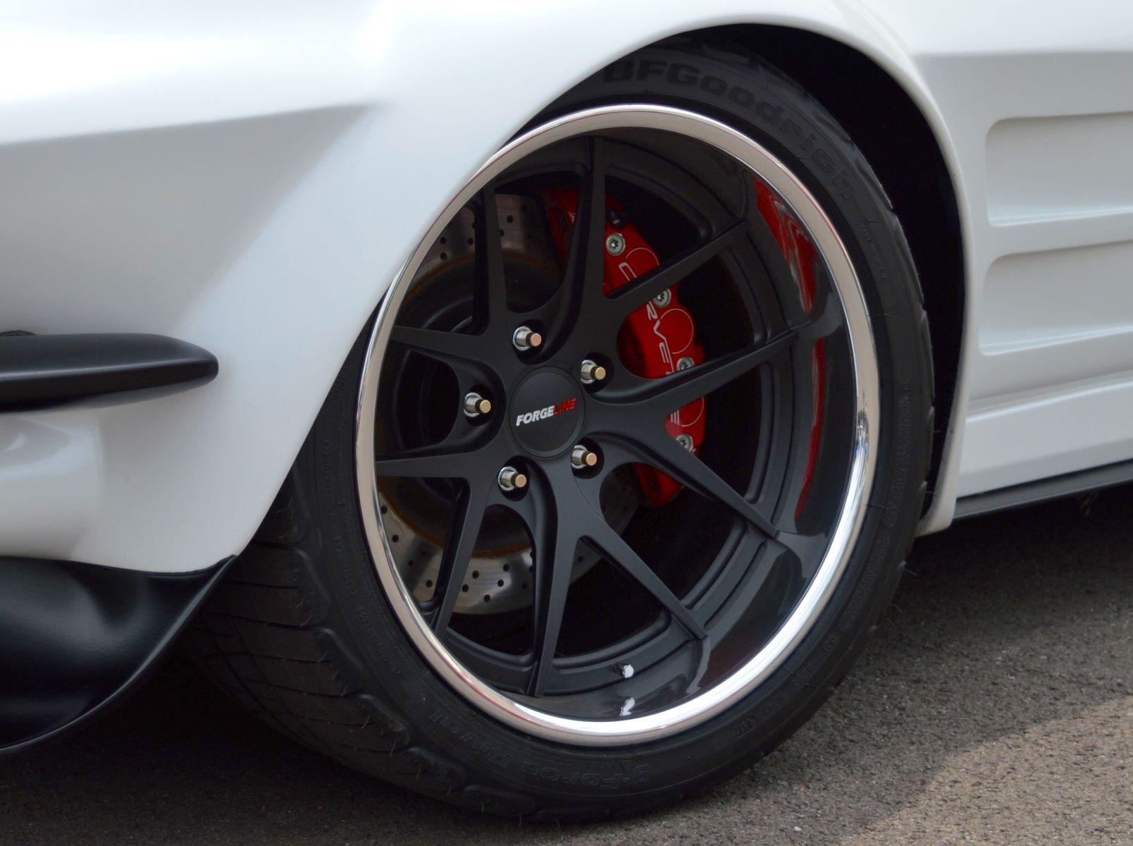 1963 Chevrolet Corvette Stingray | Ron Scott's 1963 Corvette Stingray on Forgeline VX3C Concave Wheels