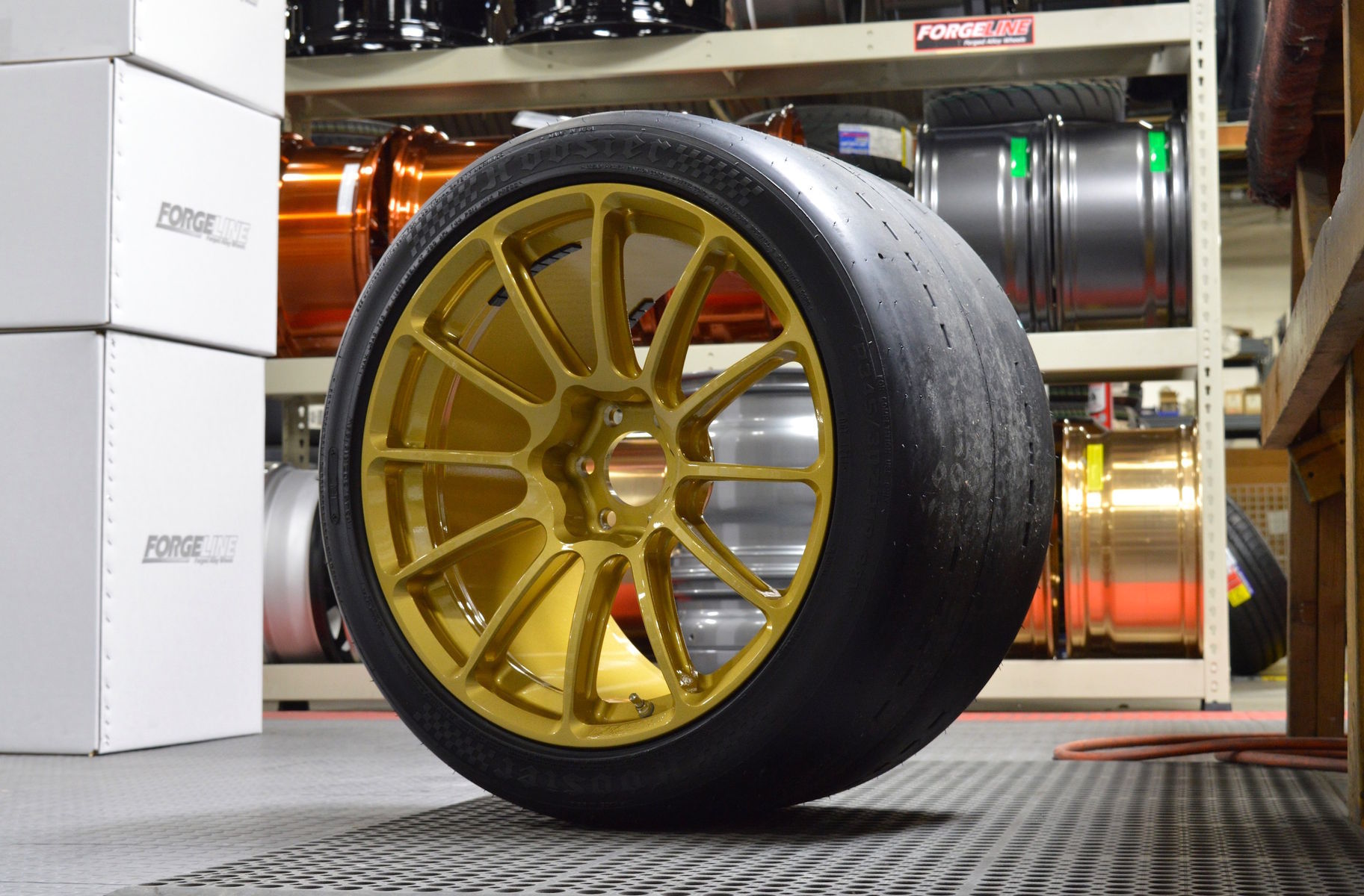 Dodge Viper | Forgeline One Piece Forged Monoblock GTD1-Viper in Race Gold