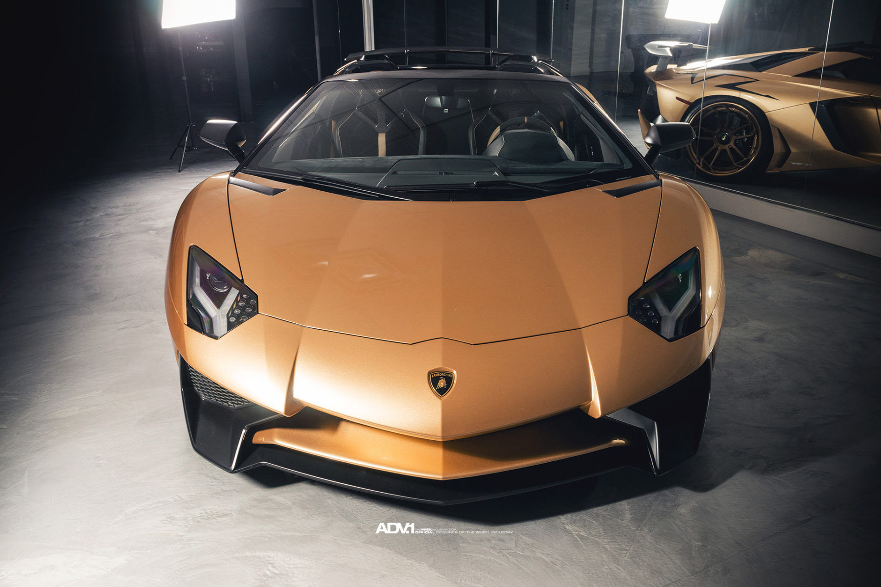 Lamborghini Aventador SV Gold