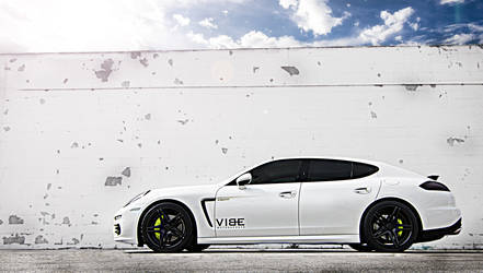 2015 Porsche Panamera | '15 Porsche Panamera eHybrid - Side Profile Shot