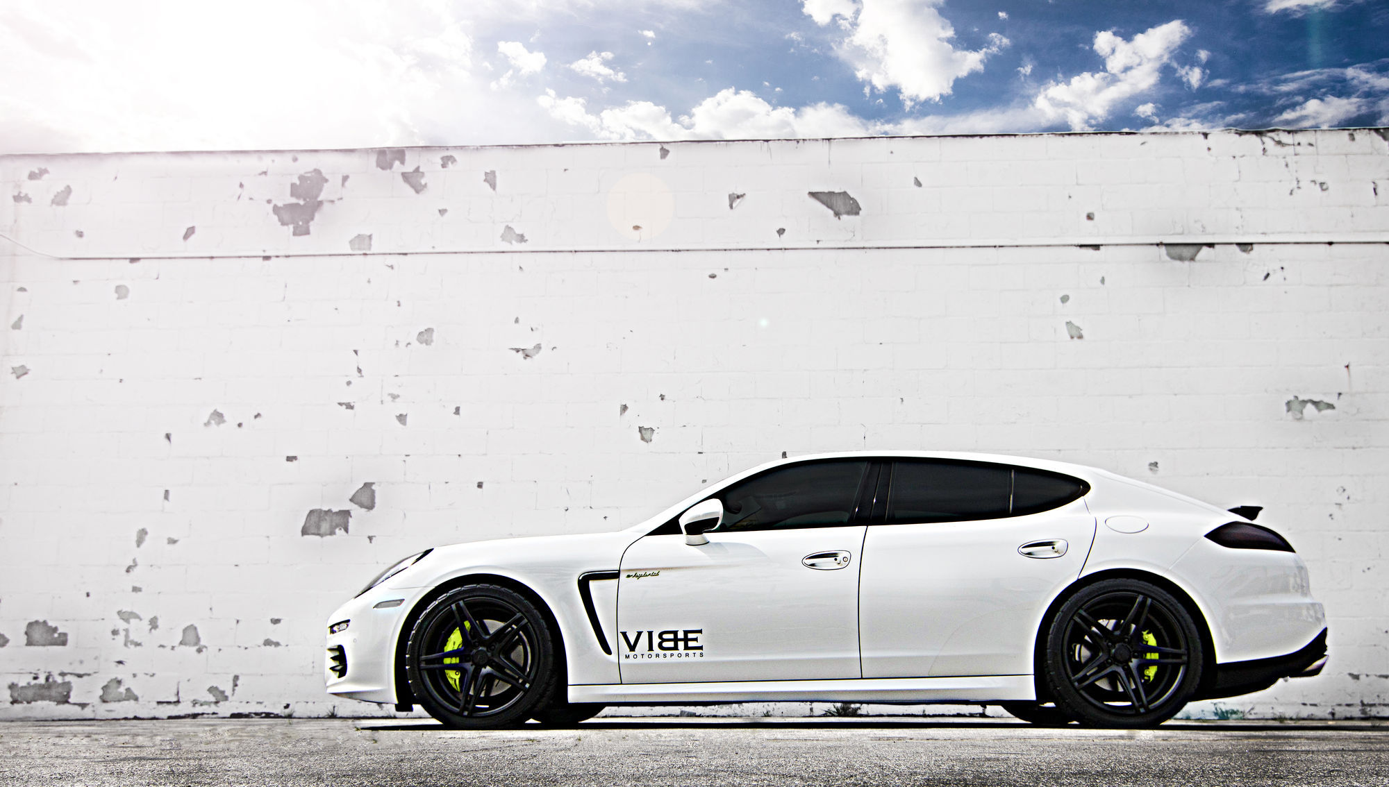 2015 Porsche Panamera | '15 Porsche Panamera eHybrid - Side Profile Shot