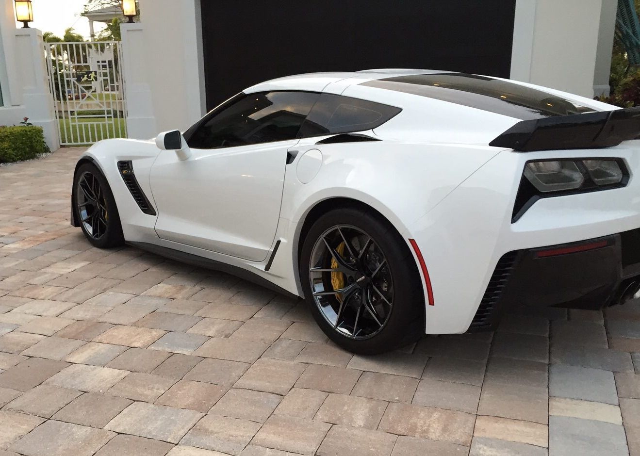 Chevrolet Corvette z06 Р±РµР»С‹Р№