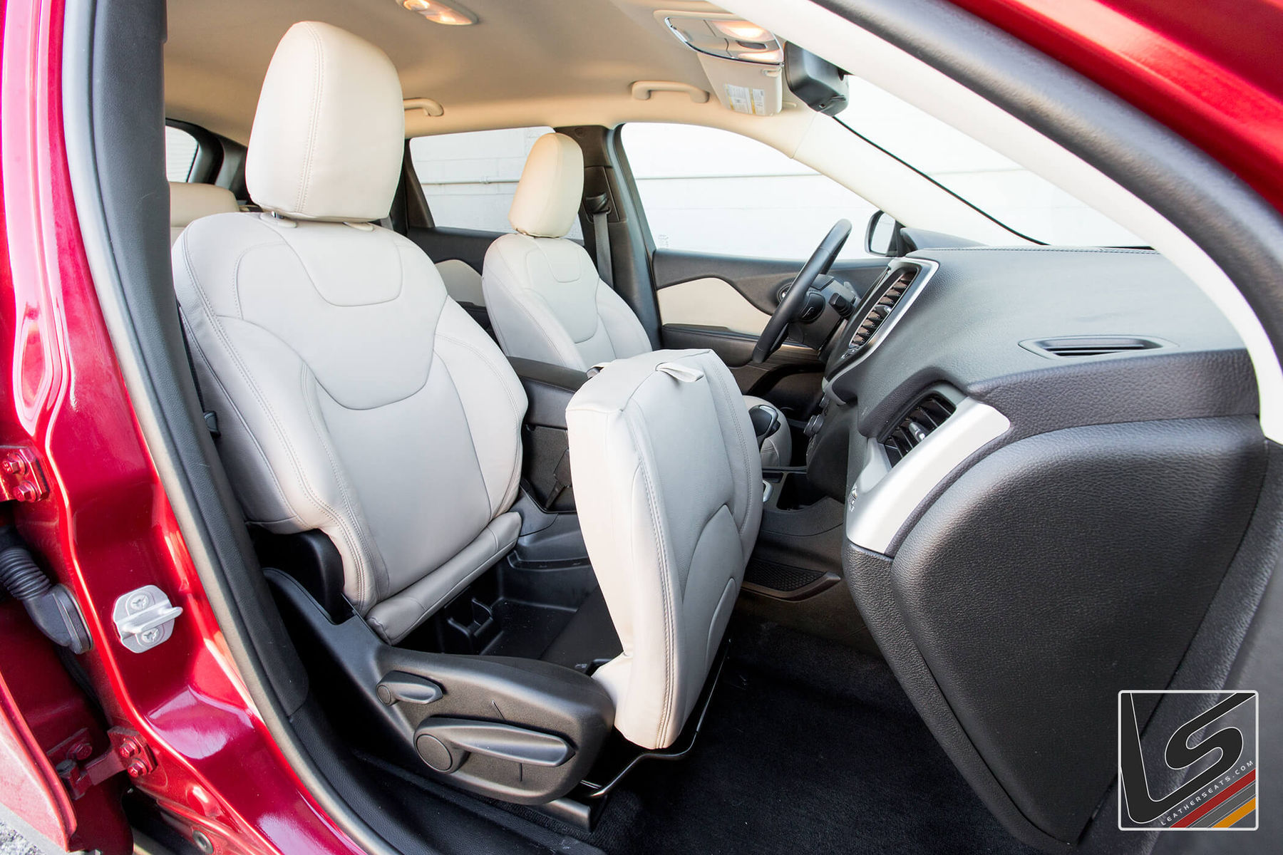 2015 Jeep Cherokee | 2015 Jeep Cherokee Interior By LeatherSeats.com