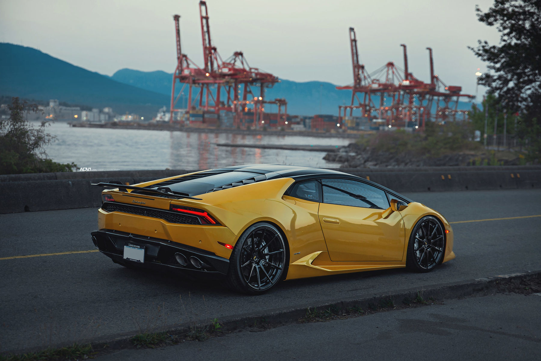 Lamborghini Huracan желтая