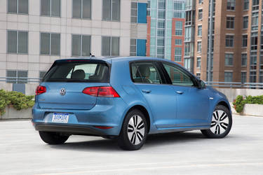 2015 Volkswagen Golf | '15 VW e-Golf - Fun. Electric. 