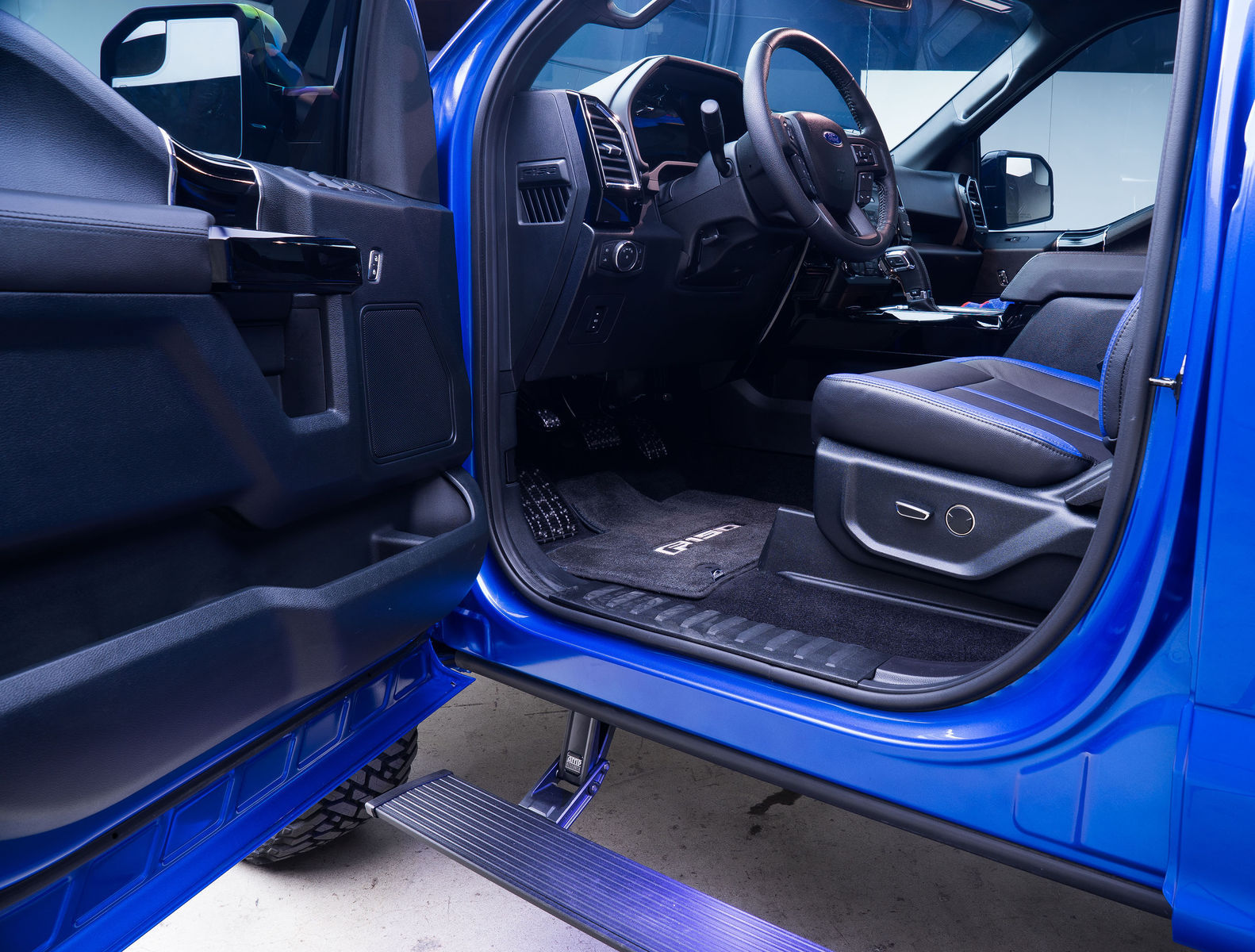 2015 Ford F-150 | '15 Ford F-150 CrewCab by Leer