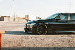 BMW 330i - Front Left Wheel