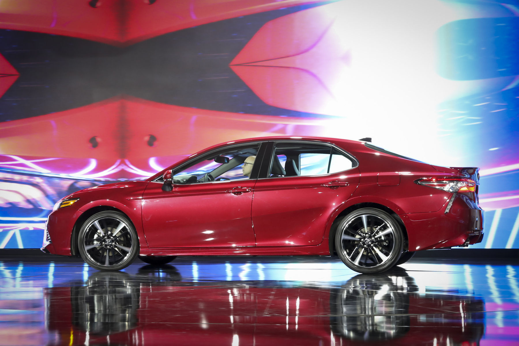 2018 Toyota Camry | 2018 Toyota Camry - Side Profile