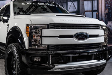 2017 Ford F-250 | 2017 Ford F-250 Super Duty 4x2 Lariat Crew Cab by Airdesign USA - Closeup Shot