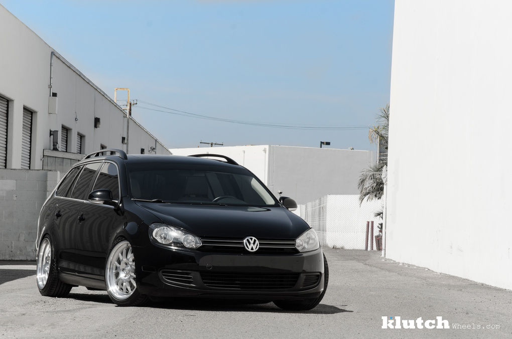 2010 Volkswagen Jetta | '10 VW Jetta Wagon on Klutch SL14's