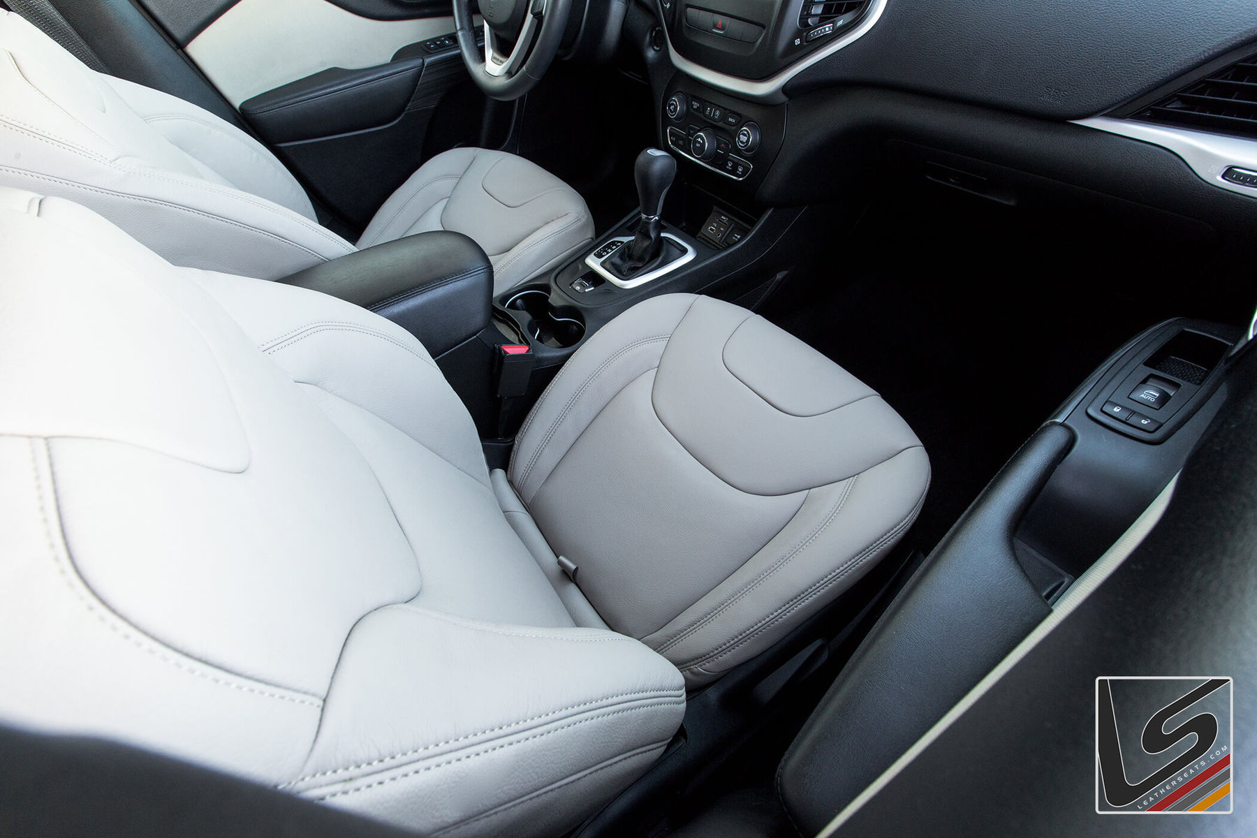 2015 Jeep Cherokee | 2015 Jeep Cherokee Interior By LeatherSeats.com