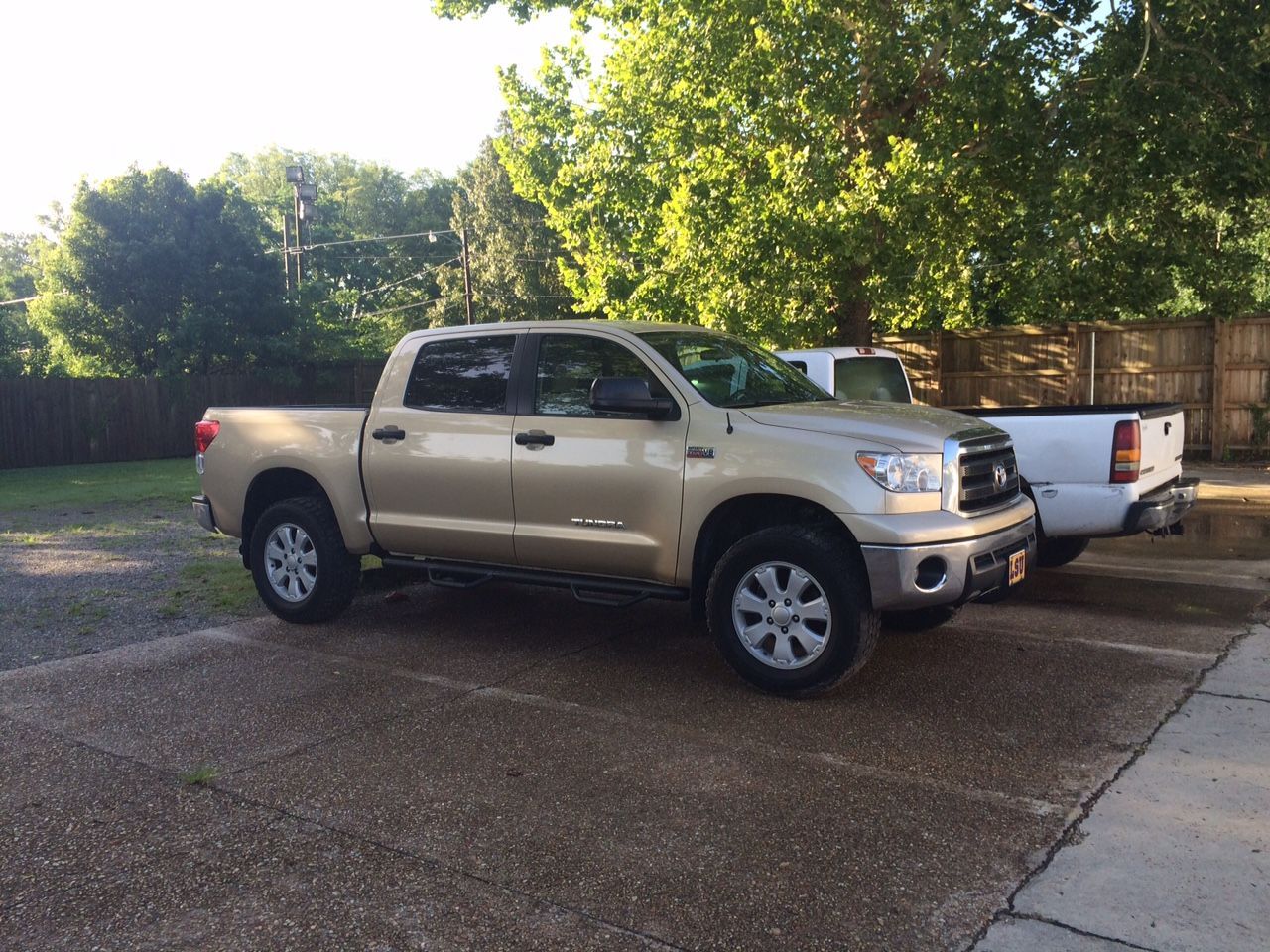  Toyota Tundra | N-FAB Wheel to Wheel Nerf-Step