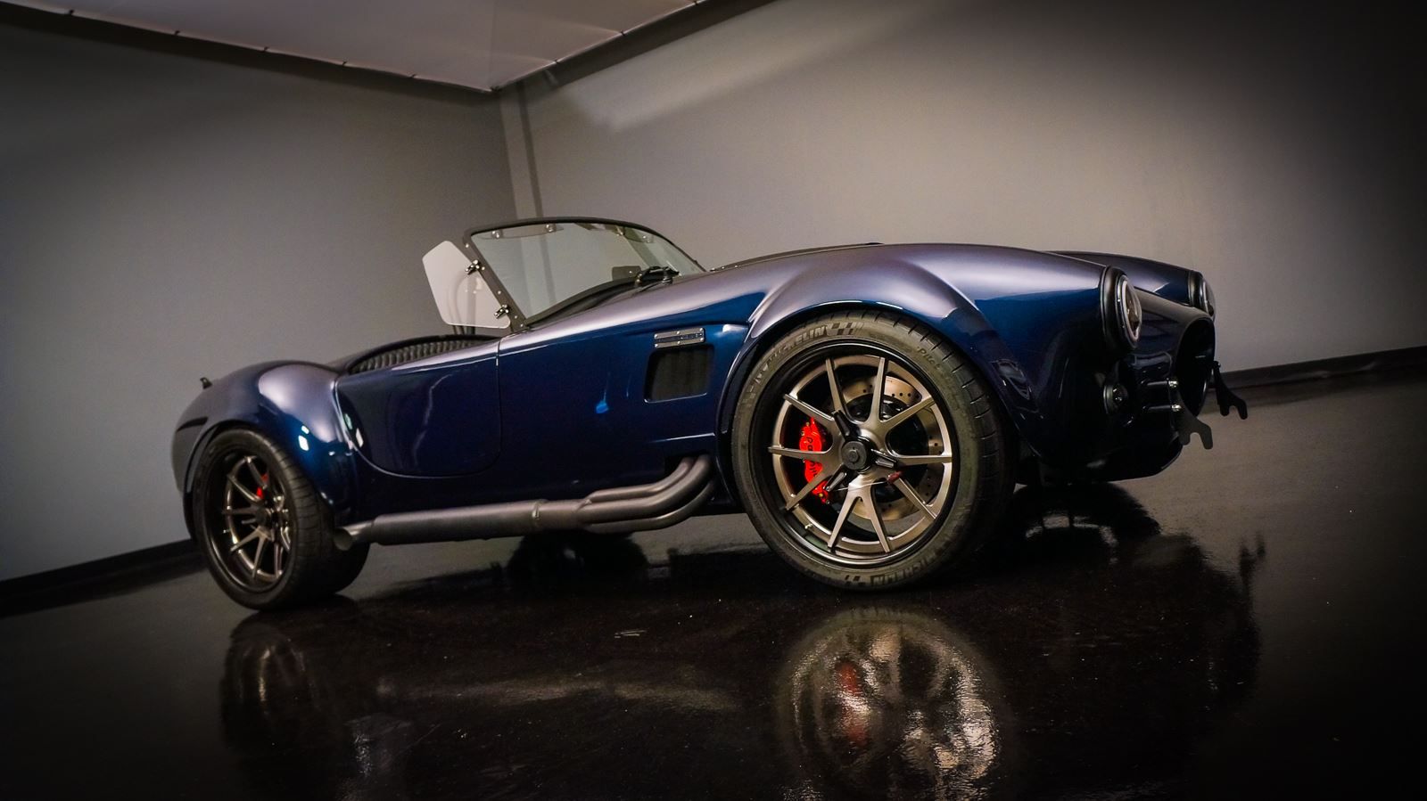 1965 Shelby | Shawn Hibbard's Vintage Motorsports Backdraft Racing RT3GT '65 Cobra on Center Locking Forgeline GA3C Wheels