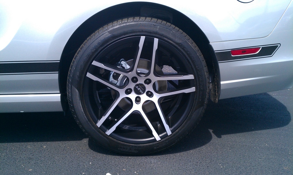 2011 Ford Mustang | Mustang Boss 302 on Ruff R954's