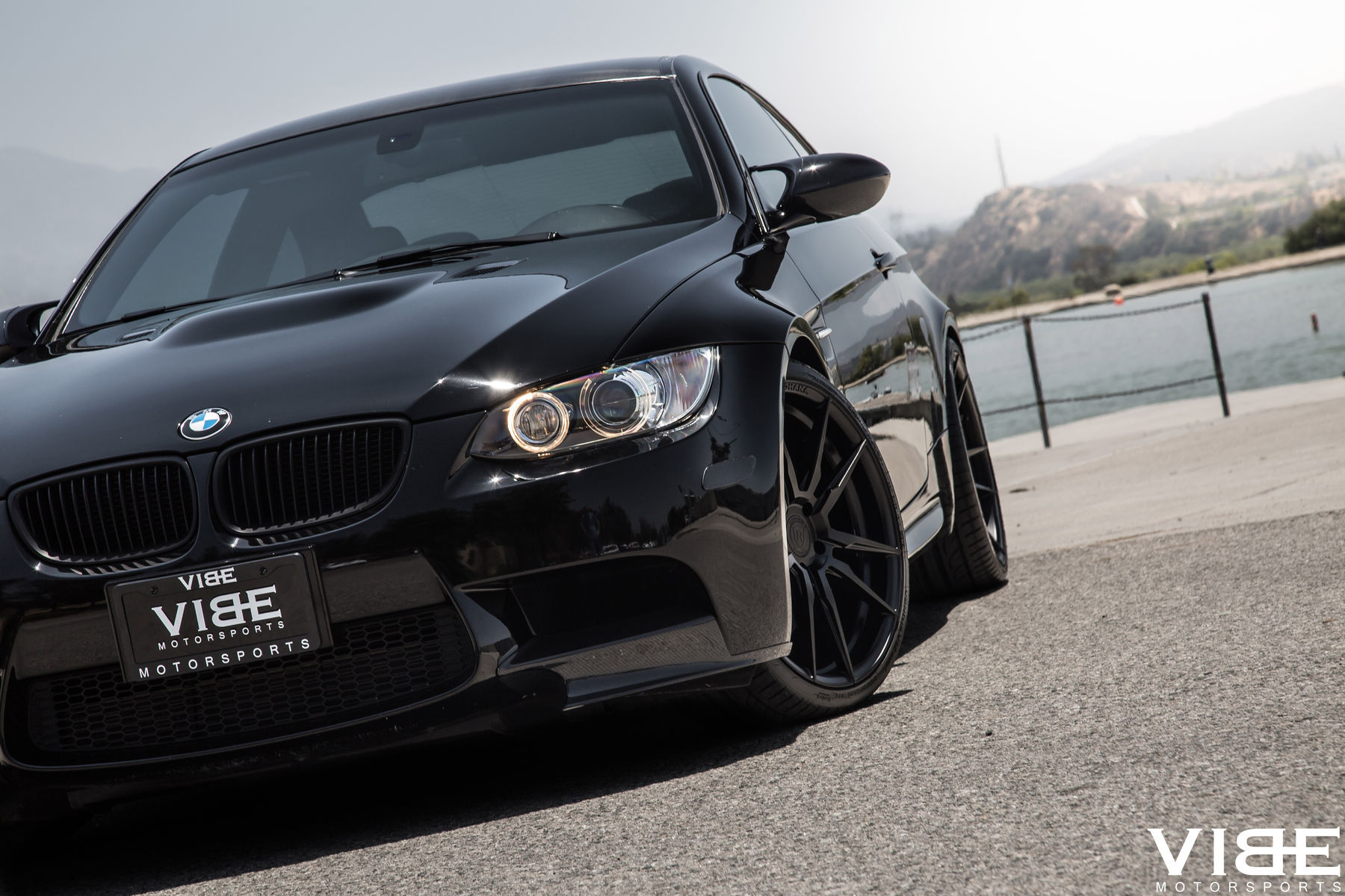 2012 BMW M3 | '12 E92 M3 on Rohana 20's - Front Shot