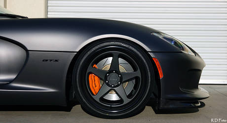Ryan Frankenfield's Anodized Carbon Special Edition Dodge Viper GTS on Forgeline Heritage Series FF3 Wheels - Up Close Wheel Shot