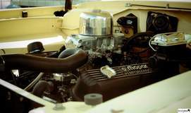 Immaculate V8 engine bay