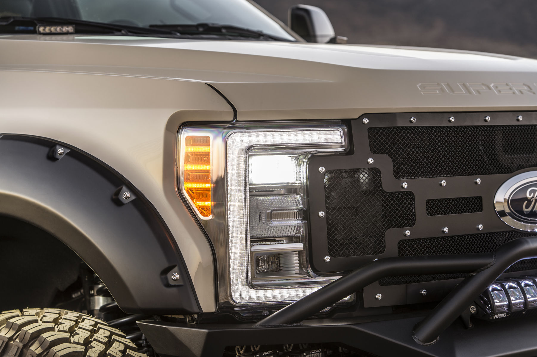 2017 Ford F-350 Super Duty | 2017 Ford Super Duty F-350 Lariat by Hellwig Suspension Products - Fab Fours Vengeance Front Bumper FordSEMA