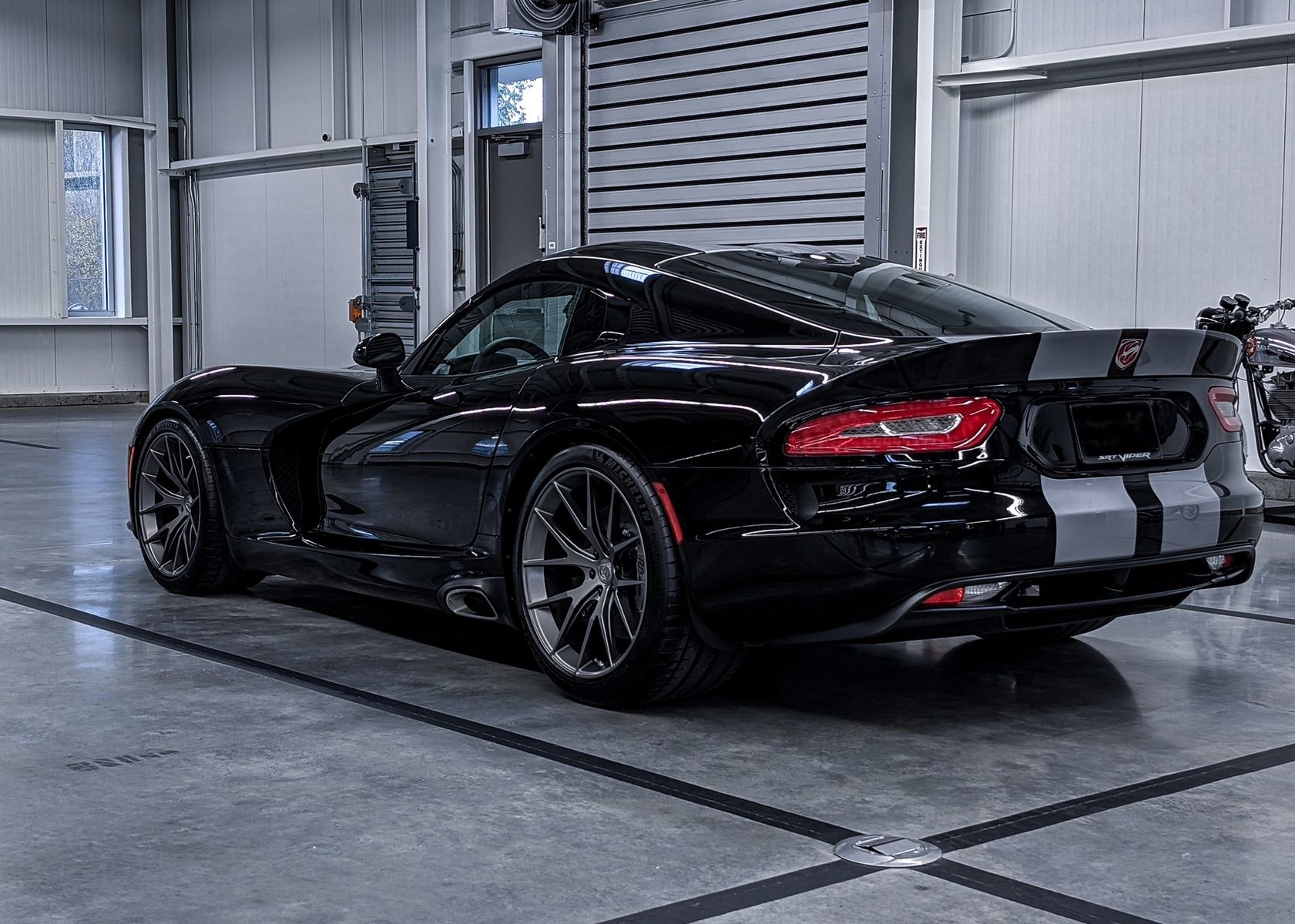 2017 Dodge Viper | Michael E's Gen 5 Dodge Viper on Forgeline One Piece Forged Monoblock VX1-6 Wheels