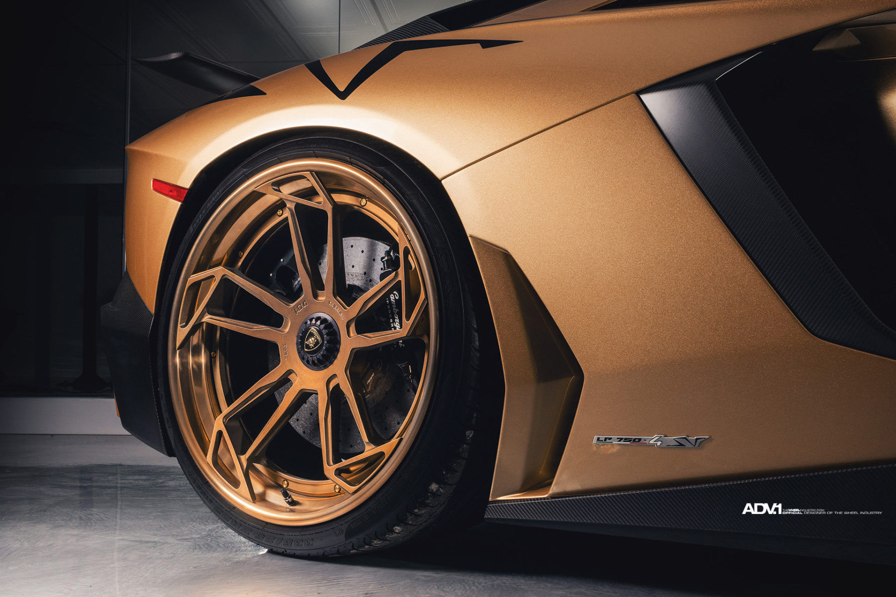 Lamborghini Aventador SV Gold