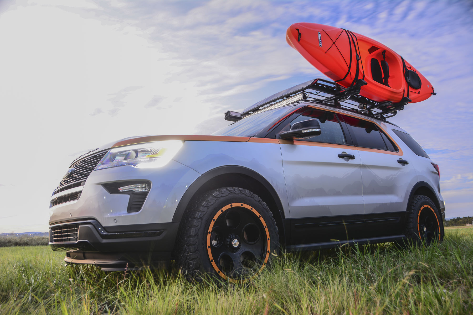 2018 Ford Explorer Sport | 2018 Ford Explorer Sport 4WD by Austin Hatcher Foundation - Front Profile FordSEMA